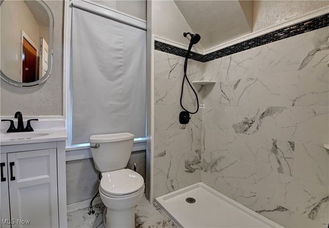 100 Meadow Court, Barberton, OH 44203