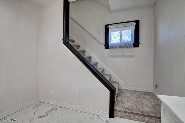 100 Meadow Court, Barberton, OH 44203