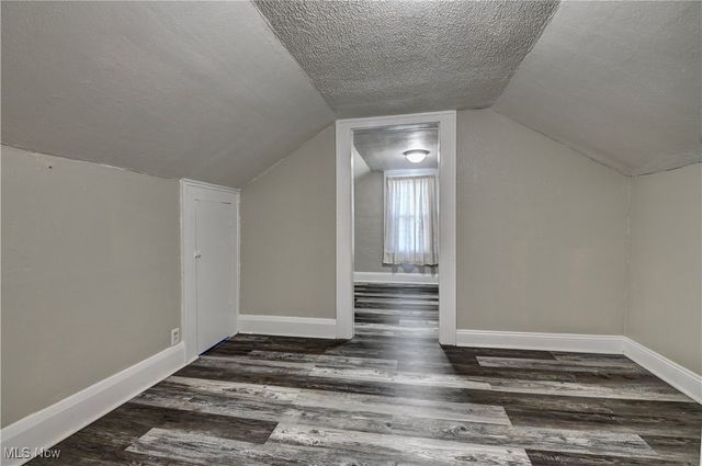 100 Meadow Court, Barberton, OH 44203