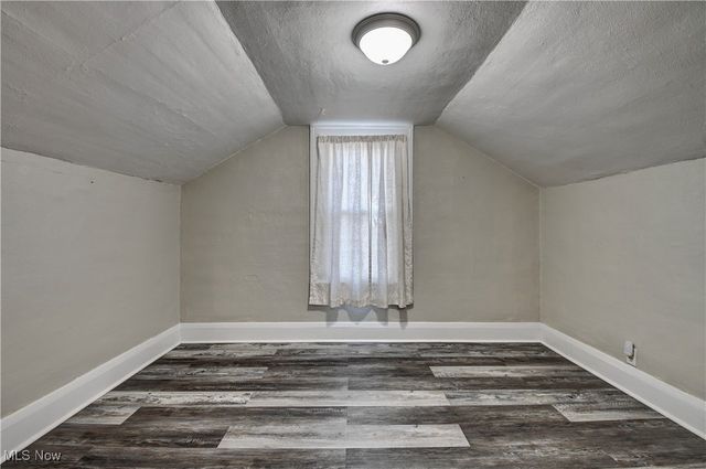 100 Meadow Court, Barberton, OH 44203