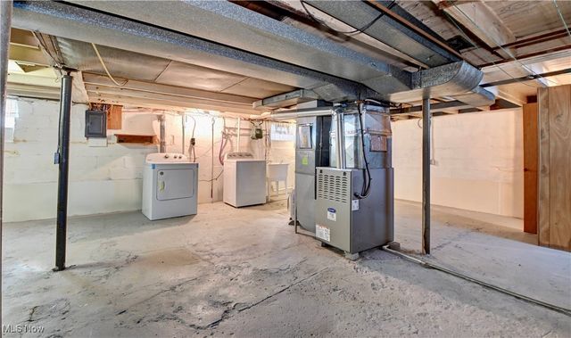 100 Meadow Court, Barberton, OH 44203