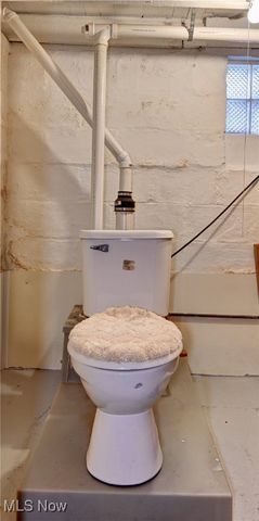 100 Meadow Court, Barberton, OH 44203