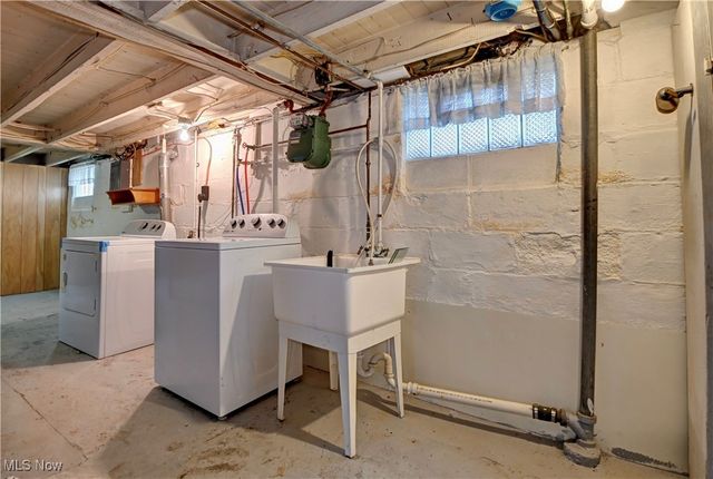 100 Meadow Court, Barberton, OH 44203