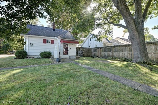 100 Meadow Court, Barberton, OH 44203