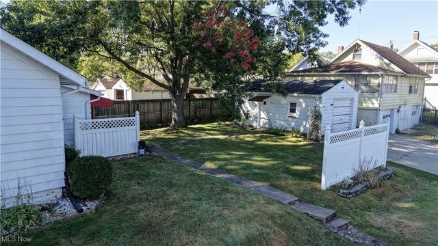 100 Meadow Court, Barberton, OH 44203