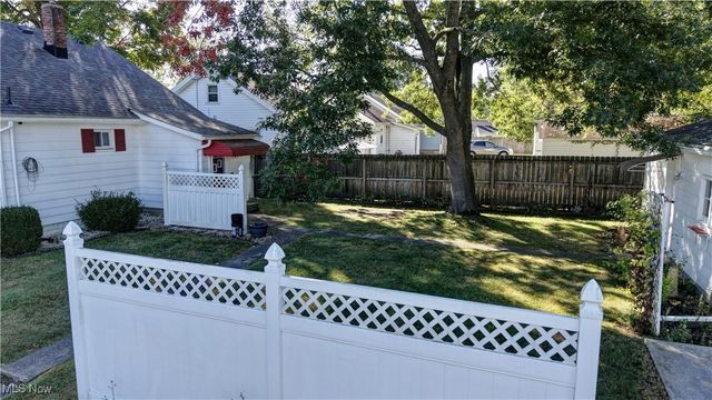 100 Meadow Court, Barberton, OH 44203