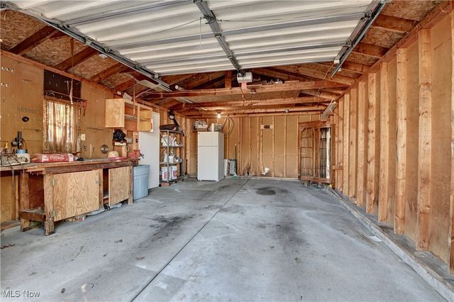 100 Meadow Court, Barberton, OH 44203