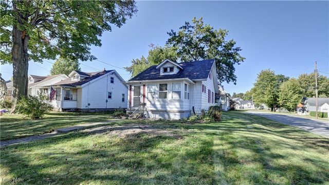 100 Meadow Court, Barberton, OH 44203