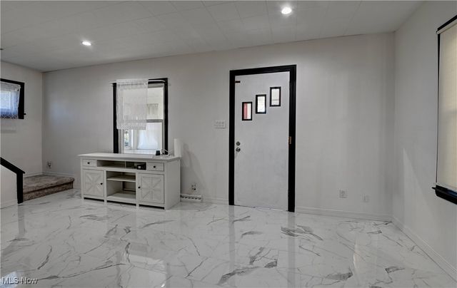 100 Meadow Court, Barberton, OH 44203