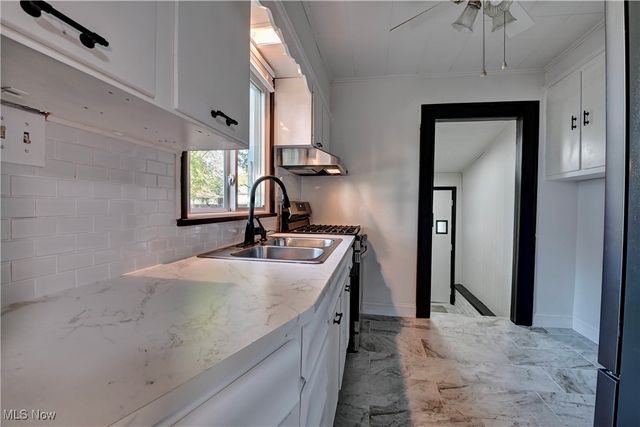 100 Meadow Court, Barberton, OH 44203