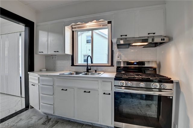 100 Meadow Court, Barberton, OH 44203