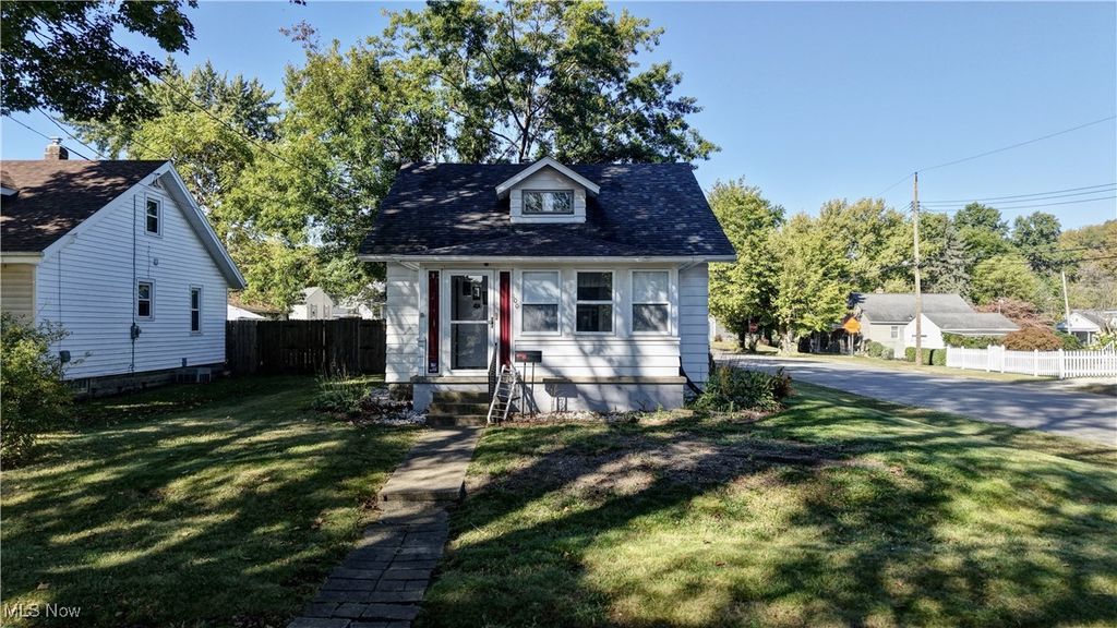 100 Meadow Court, Barberton, OH 44203