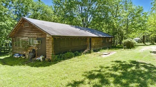 17027 Red Oak Drive, Plantersville, TX 77363
