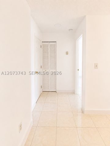 724 NE 4th St 5, Hallandale Beach, FL 33009