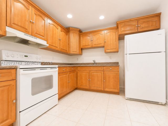 724 NE 4th St 5, Hallandale Beach, FL 33009