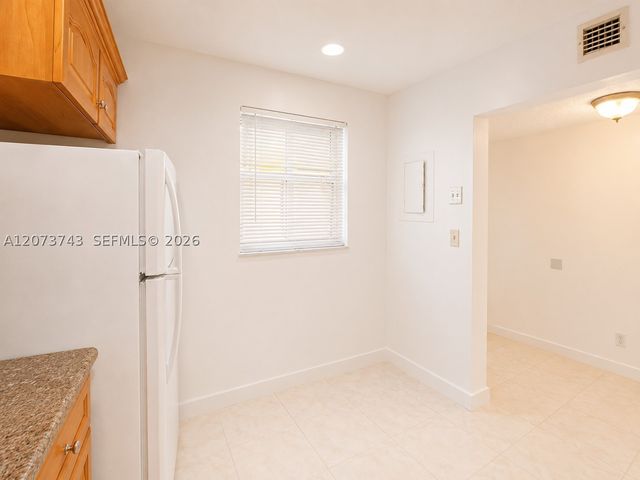 724 NE 4th St 5, Hallandale Beach, FL 33009