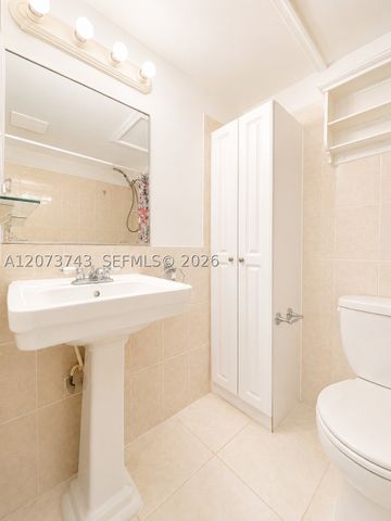 724 NE 4th St 5, Hallandale Beach, FL 33009