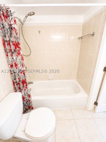 724 NE 4th St 5, Hallandale Beach, FL 33009