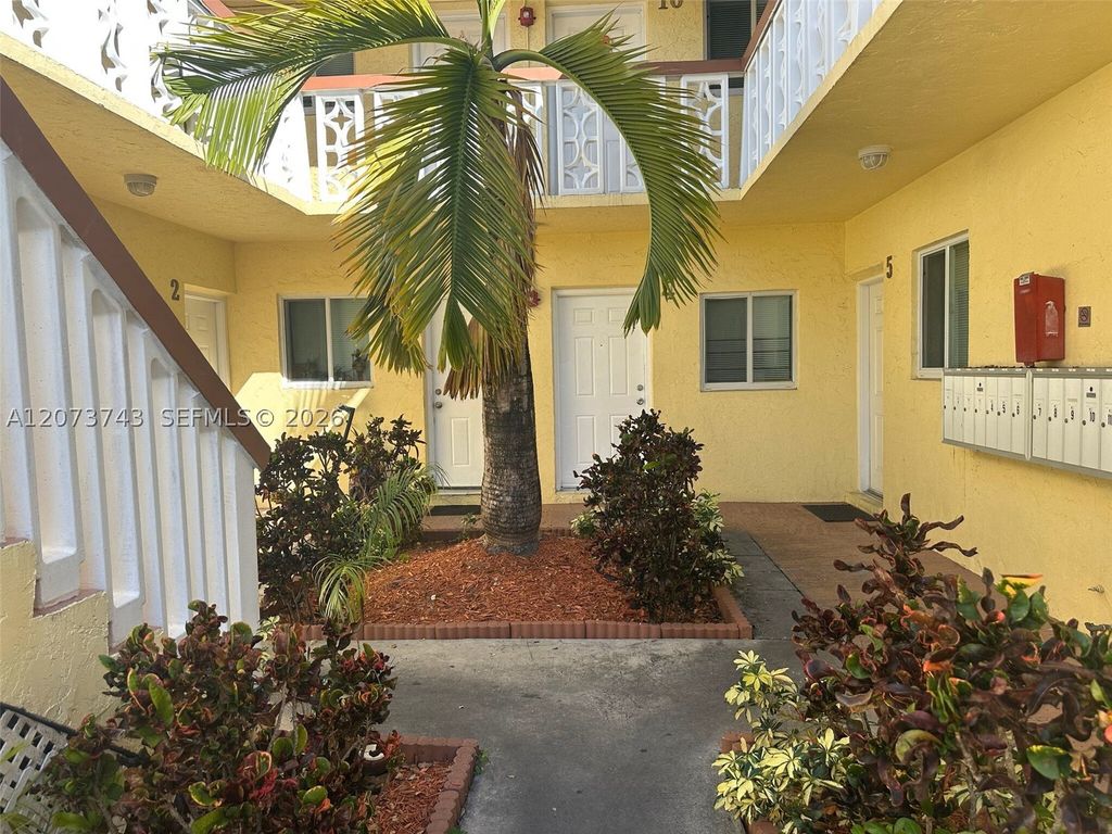 724 NE 4th St 5, Hallandale Beach, FL 33009