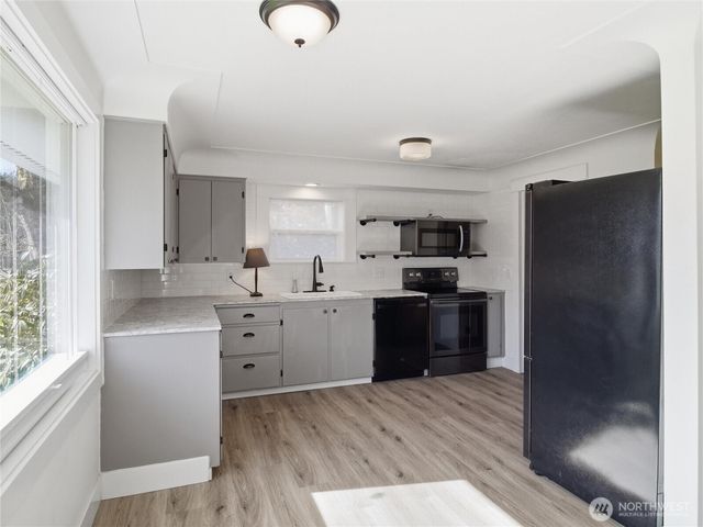 2016 Dickinson Avenue NW, Olympia, WA 98502