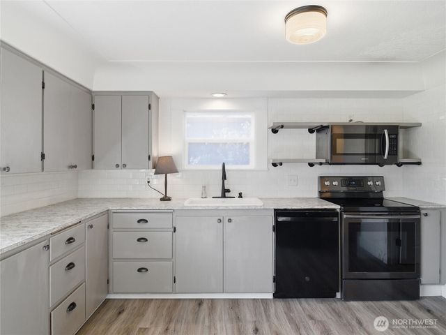 2016 Dickinson Avenue NW, Olympia, WA 98502