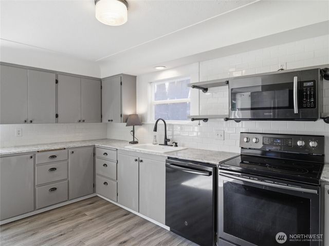 2016 Dickinson Avenue NW, Olympia, WA 98502