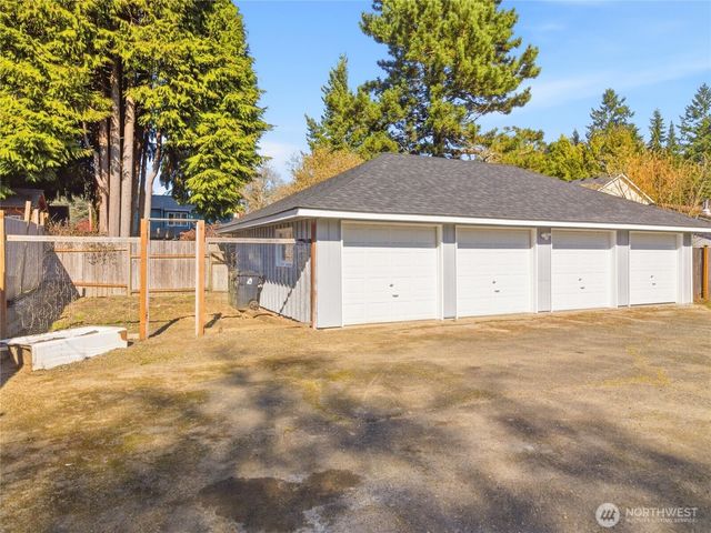 2016 Dickinson Avenue NW, Olympia, WA 98502