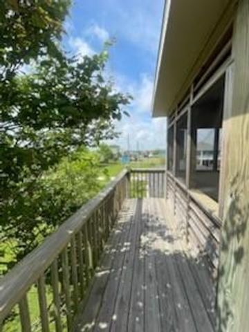 971 E Verdie Drive, Crystal Beach, TX 77650