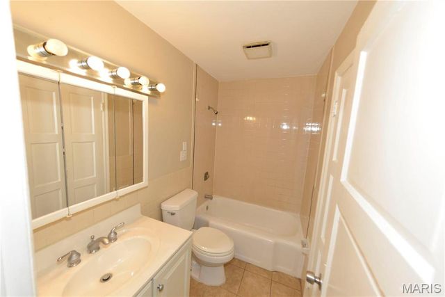 6127 Shillington Drive, St Louis, MO 63134