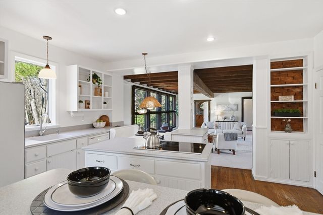 75 Pine St, South Hadley, MA 01075