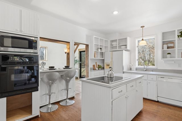 75 Pine St, South Hadley, MA 01075