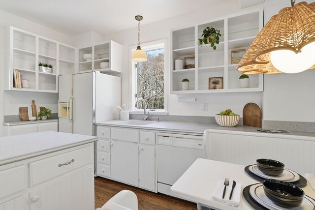 75 Pine St, South Hadley, MA 01075