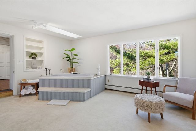 75 Pine St, South Hadley, MA 01075