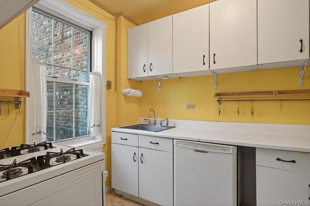 74 Pinewood Road 1F, Hartsdale, NY 10530
