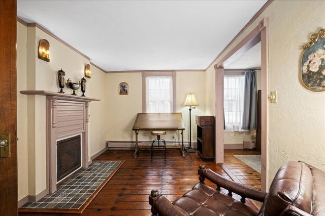 11 Cedar St, Westborough, MA 01581