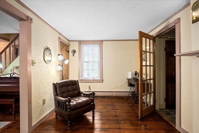 11 Cedar St, Westborough, MA 01581