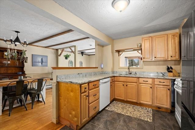 11 Cedar St, Westborough, MA 01581