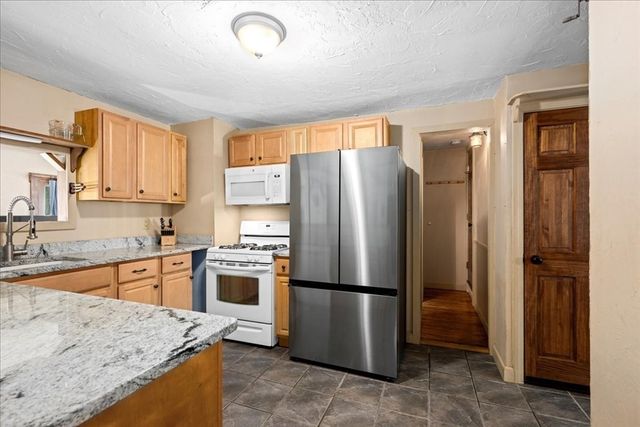 11 Cedar St, Westborough, MA 01581