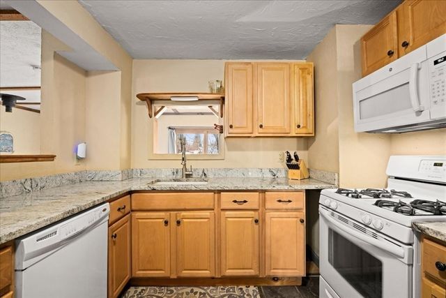 11 Cedar St, Westborough, MA 01581