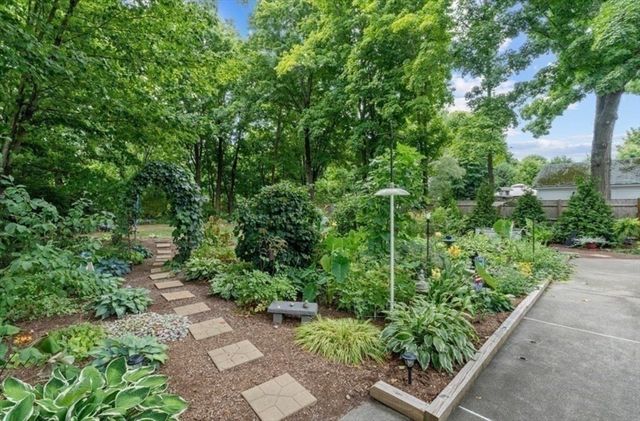 11 Cedar St, Westborough, MA 01581