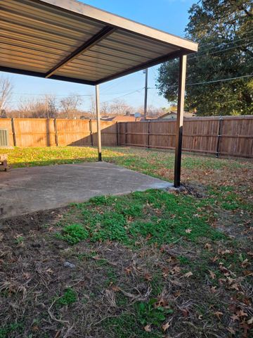 9638 Briggs Street, Dallas, TX 75227