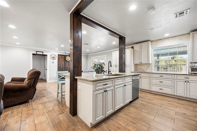 3701 Waldron, Corpus Christi, TX 78418