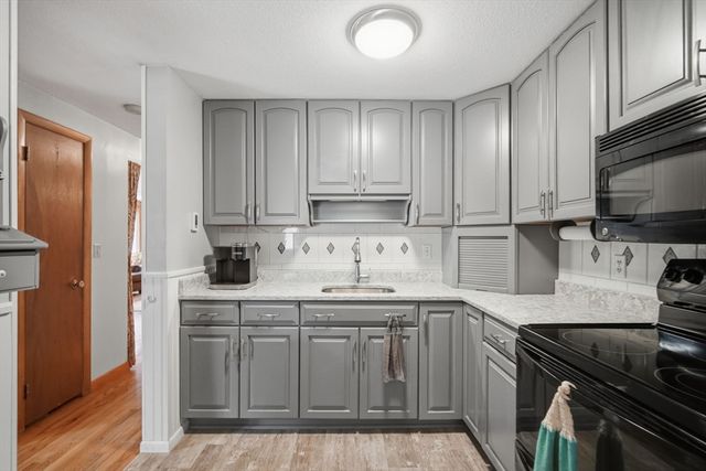 227 Acrebrook Dr, Northampton, MA 01062