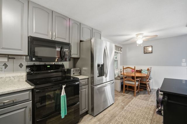 227 Acrebrook Dr, Northampton, MA 01062