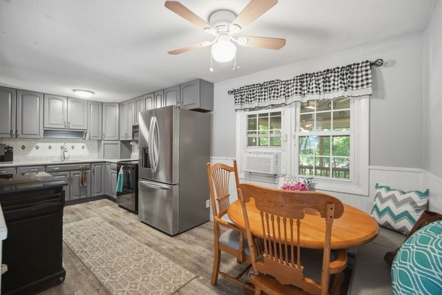 227 Acrebrook Dr, Northampton, MA 01062