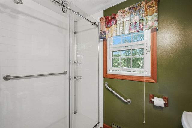 227 Acrebrook Dr, Northampton, MA 01062