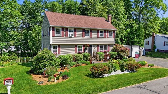 227 Acrebrook Dr, Northampton, MA 01062