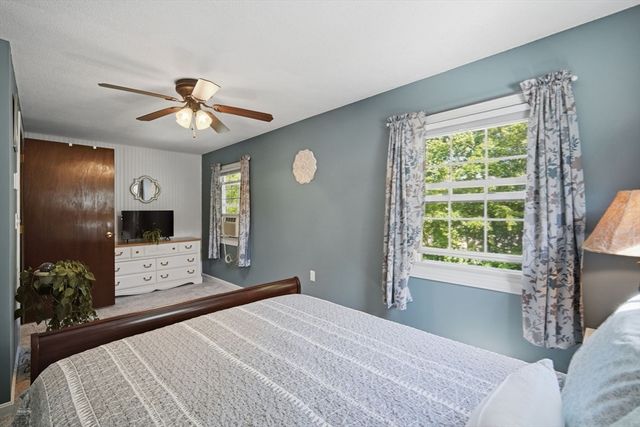 227 Acrebrook Dr, Northampton, MA 01062