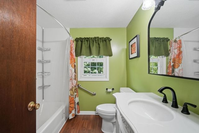 227 Acrebrook Dr, Northampton, MA 01062