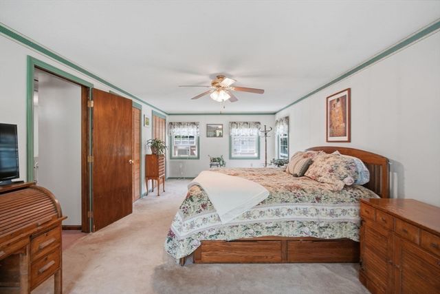 227 Acrebrook Dr, Northampton, MA 01062
